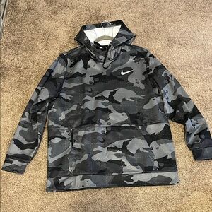 Nike Men's Gray Camo Windbreaker